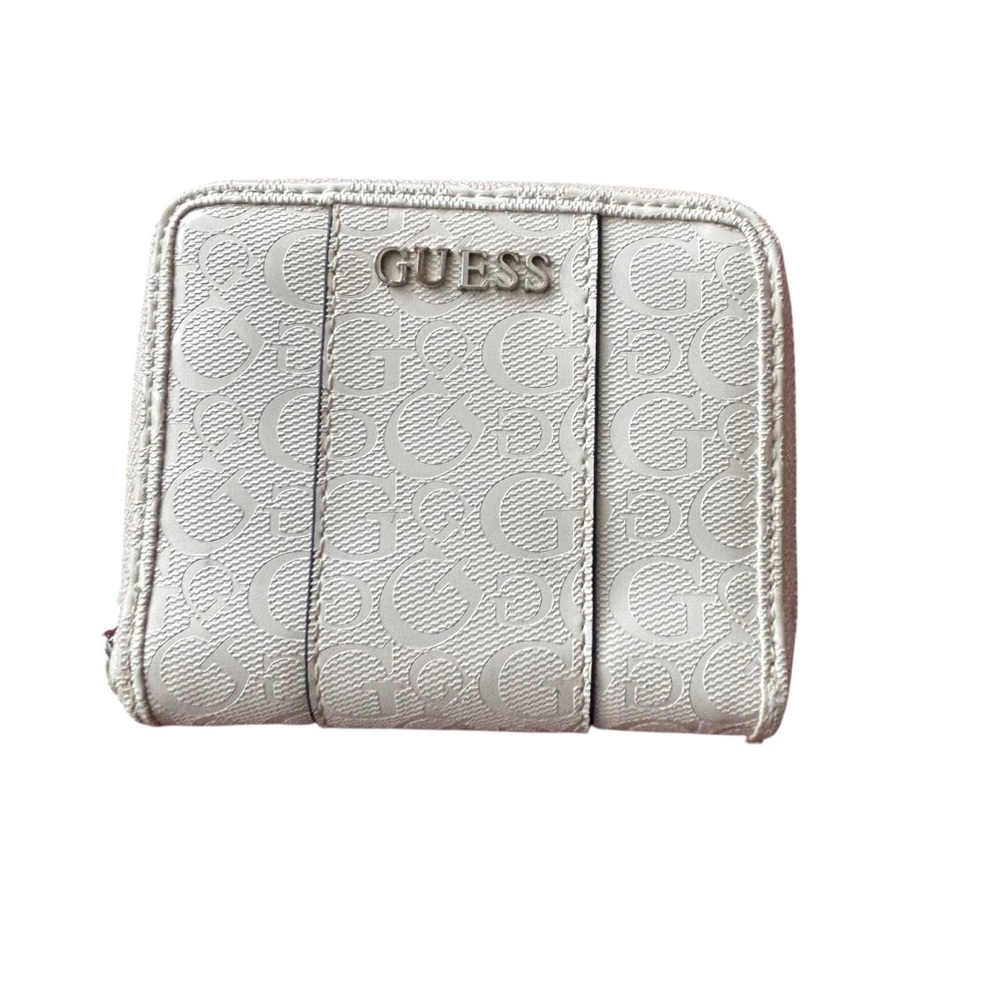 Guess Cream Wallet Billfold Card Holder